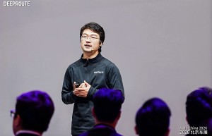 元戎首席科学家阮翀北京车展首秀：基座模型不止重塑智驾，也在重塑组织